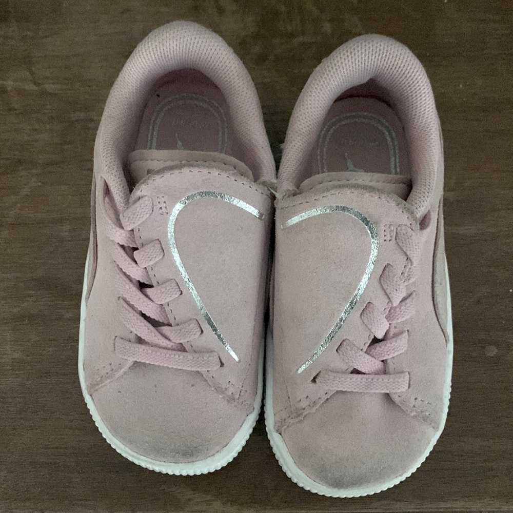 Puma sneakers toddler size 6 💓